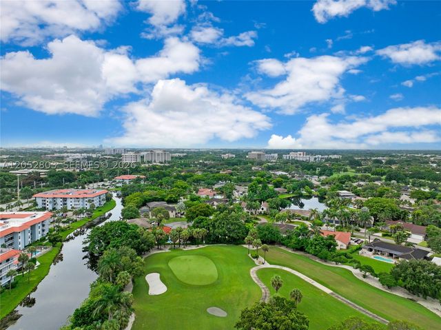 8541 N Lake Dasha Dr, Plantation, FL 33324