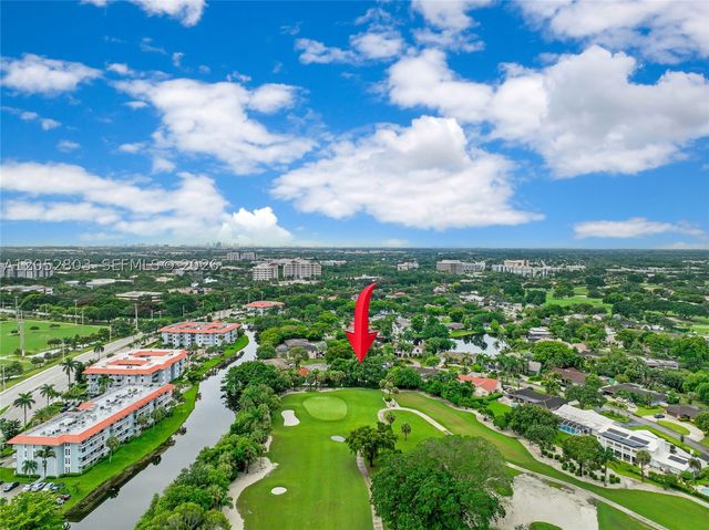 8541 N Lake Dasha Dr, Plantation, FL 33324