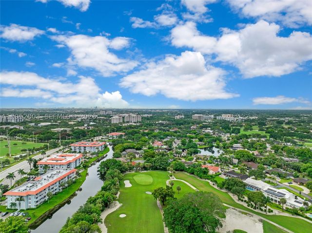 8541 N Lake Dasha Dr, Plantation, FL 33324