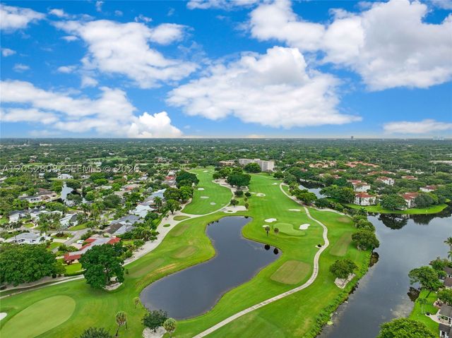 8541 N Lake Dasha Dr, Plantation, FL 33324