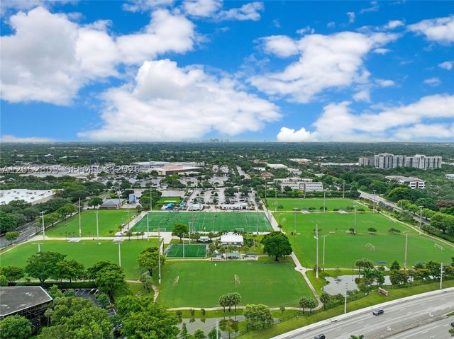 8541 N Lake Dasha Dr, Plantation, FL 33324