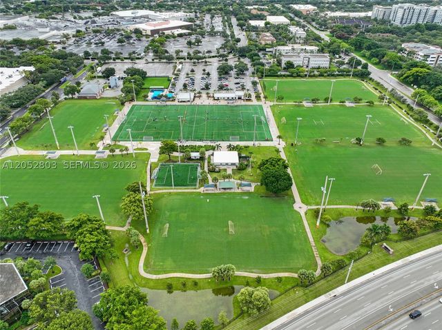 8541 N Lake Dasha Dr, Plantation, FL 33324