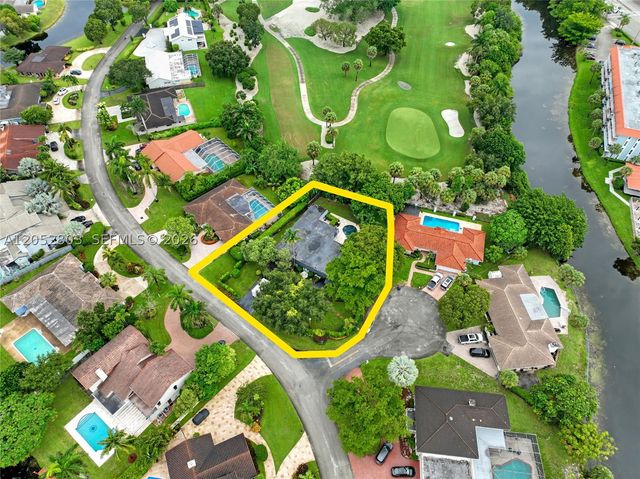 8541 N Lake Dasha Dr, Plantation, FL 33324