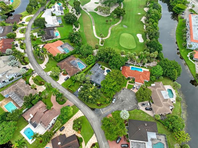 8541 N Lake Dasha Dr, Plantation, FL 33324
