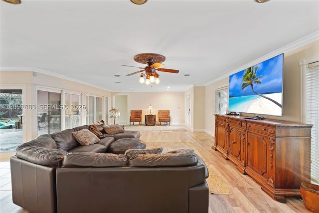 8541 N Lake Dasha Dr, Plantation, FL 33324