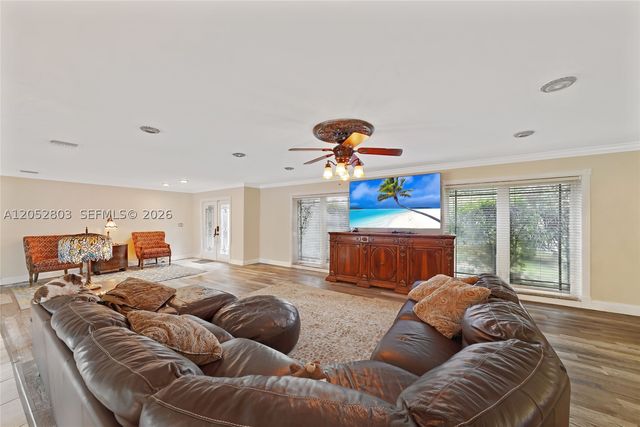 8541 N Lake Dasha Dr, Plantation, FL 33324