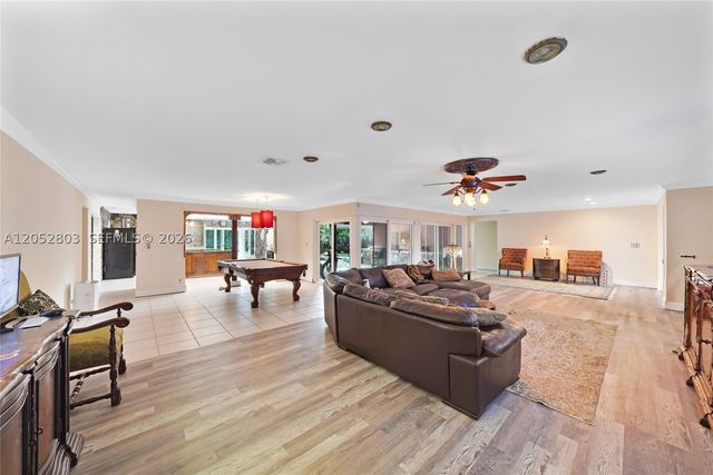 8541 N Lake Dasha Dr, Plantation, FL 33324