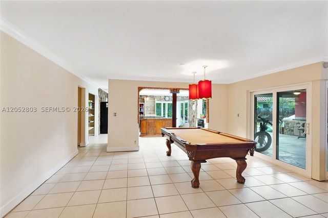 8541 N Lake Dasha Dr, Plantation, FL 33324