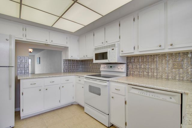 60 Yacht Club Drive 103, North Palm Beach, FL 33408