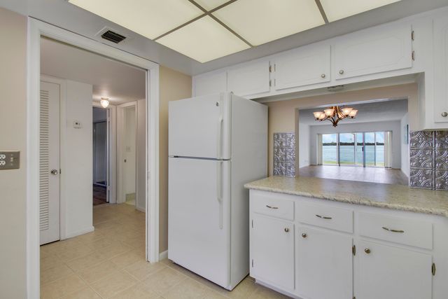 60 Yacht Club Drive 103, North Palm Beach, FL 33408