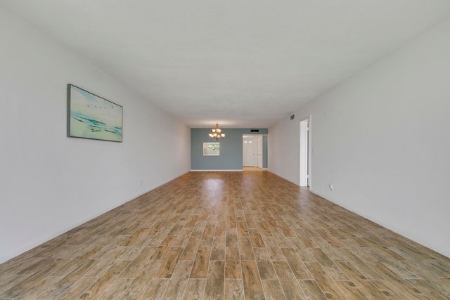 60 Yacht Club Drive 103, North Palm Beach, FL 33408
