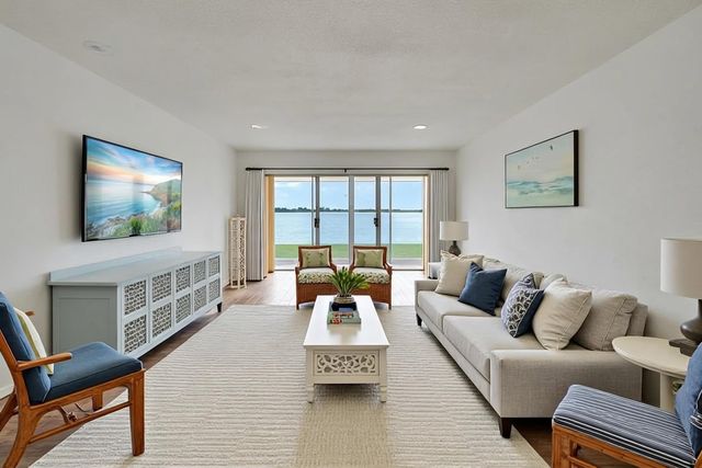 60 Yacht Club Drive 103, North Palm Beach, FL 33408