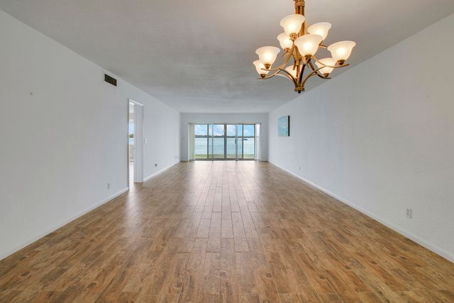 60 Yacht Club Drive 103, North Palm Beach, FL 33408