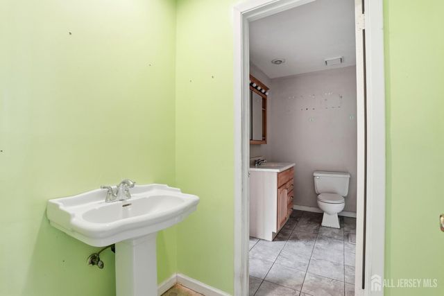 6 Killington Court, Old Bridge, NJ 08857