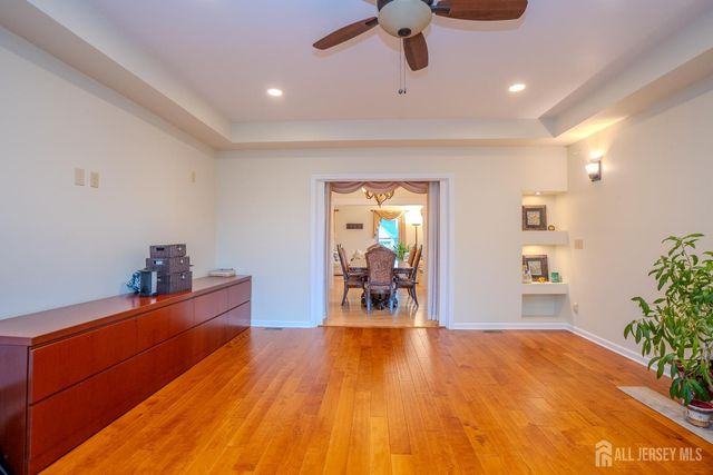 18 Lovell Drive, Plainsboro, NJ 08536