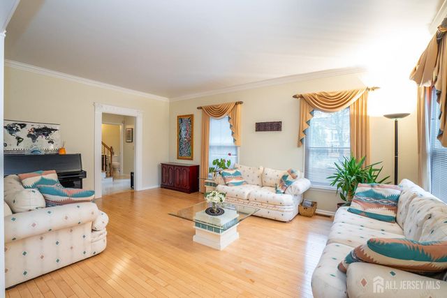 18 Lovell Drive, Plainsboro, NJ 08536