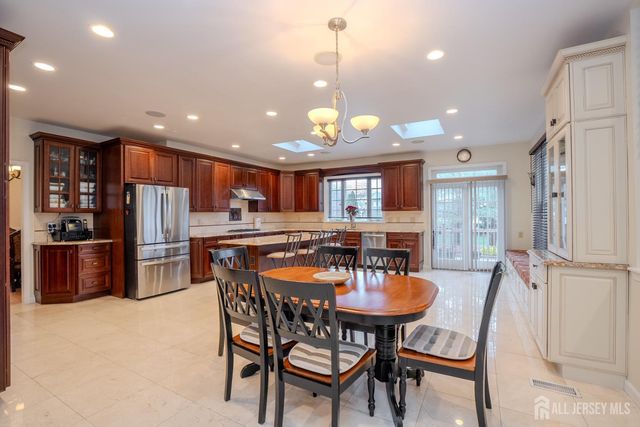 18 Lovell Drive, Plainsboro, NJ 08536