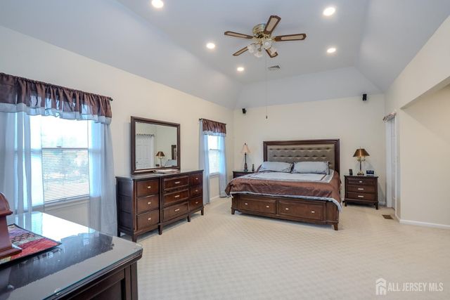 18 Lovell Drive, Plainsboro, NJ 08536