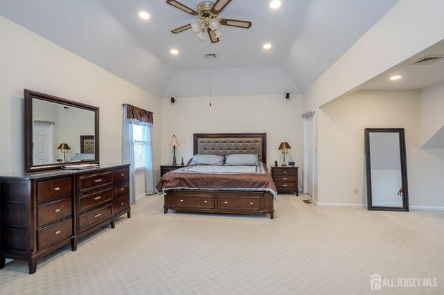 18 Lovell Drive, Plainsboro, NJ 08536