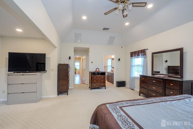 18 Lovell Drive, Plainsboro, NJ 08536