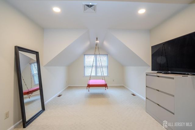 18 Lovell Drive, Plainsboro, NJ 08536