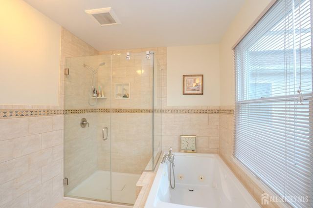 18 Lovell Drive, Plainsboro, NJ 08536