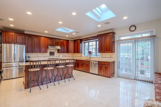 18 Lovell Drive, Plainsboro, NJ 08536