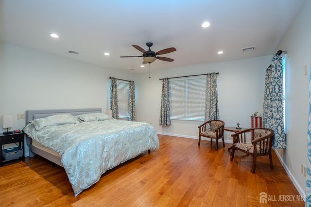 18 Lovell Drive, Plainsboro, NJ 08536