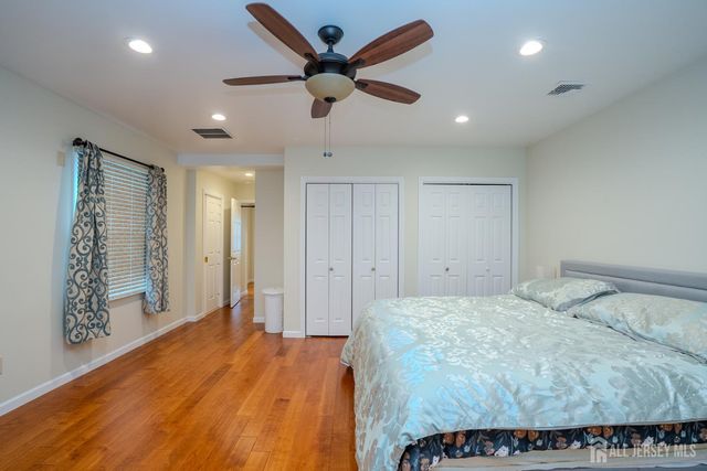 18 Lovell Drive, Plainsboro, NJ 08536