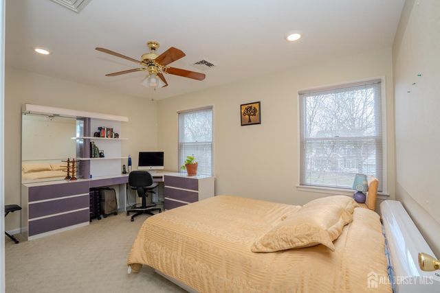 18 Lovell Drive, Plainsboro, NJ 08536