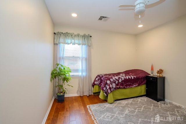 18 Lovell Drive, Plainsboro, NJ 08536