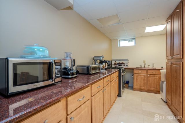 18 Lovell Drive, Plainsboro, NJ 08536