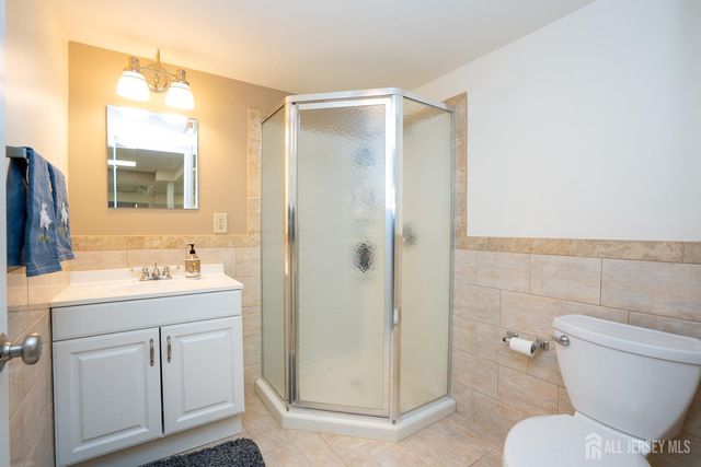 18 Lovell Drive, Plainsboro, NJ 08536