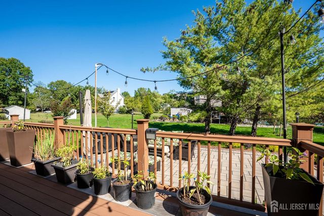 18 Lovell Drive, Plainsboro, NJ 08536