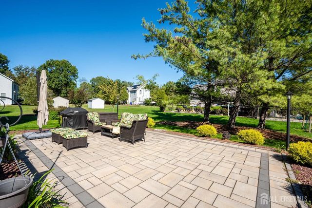 18 Lovell Drive, Plainsboro, NJ 08536