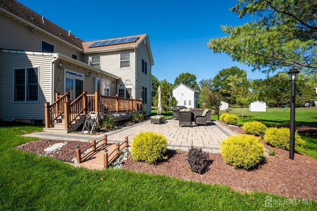 18 Lovell Drive, Plainsboro, NJ 08536