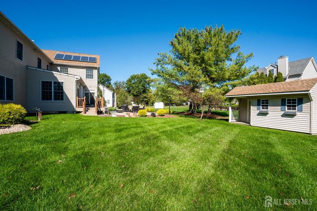 18 Lovell Drive, Plainsboro, NJ 08536