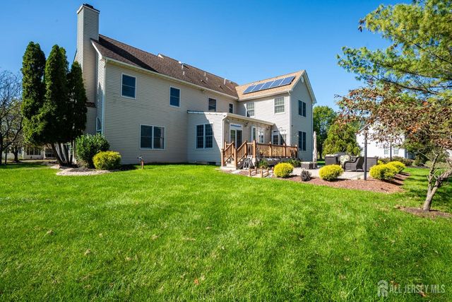 18 Lovell Drive, Plainsboro, NJ 08536