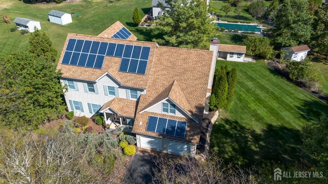 18 Lovell Drive, Plainsboro, NJ 08536