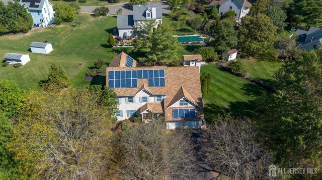 18 Lovell Drive, Plainsboro, NJ 08536