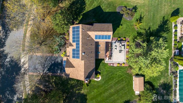 18 Lovell Drive, Plainsboro, NJ 08536