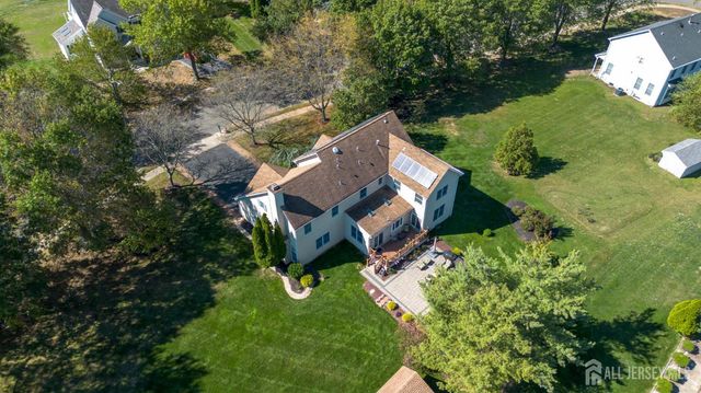 18 Lovell Drive, Plainsboro, NJ 08536