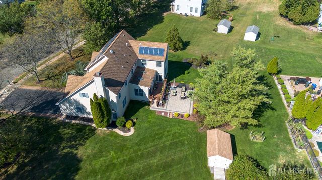 18 Lovell Drive, Plainsboro, NJ 08536