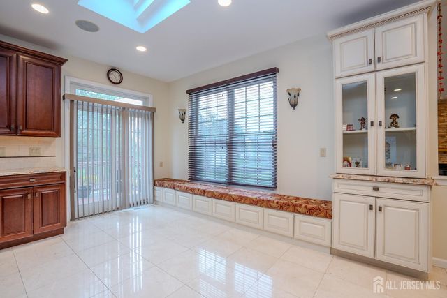 18 Lovell Drive, Plainsboro, NJ 08536