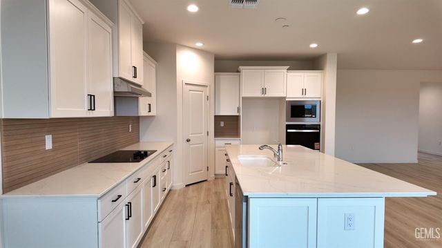 7306 Cryosphere Street, Bakersfield, CA 93311