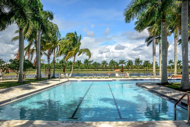 9937 Via Elegante, Wellington, FL 33411
