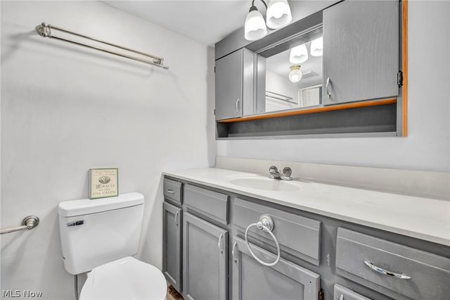 2190 Waterbury Drive, Uniontown, OH 44685