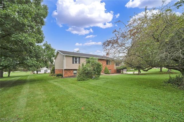 2190 Waterbury Drive, Uniontown, OH 44685