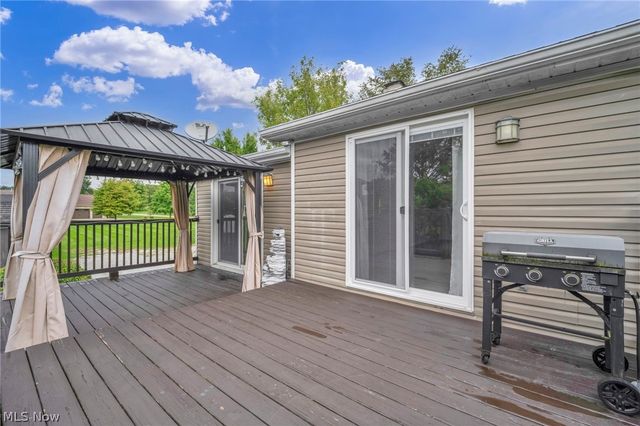 2190 Waterbury Drive, Uniontown, OH 44685