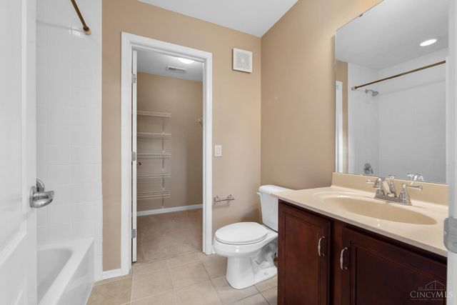 7556 Fox Chase Drive, West Chester, OH 45069